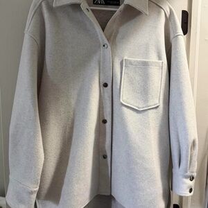Zara Light / Cream Gray Button-Up Shacket